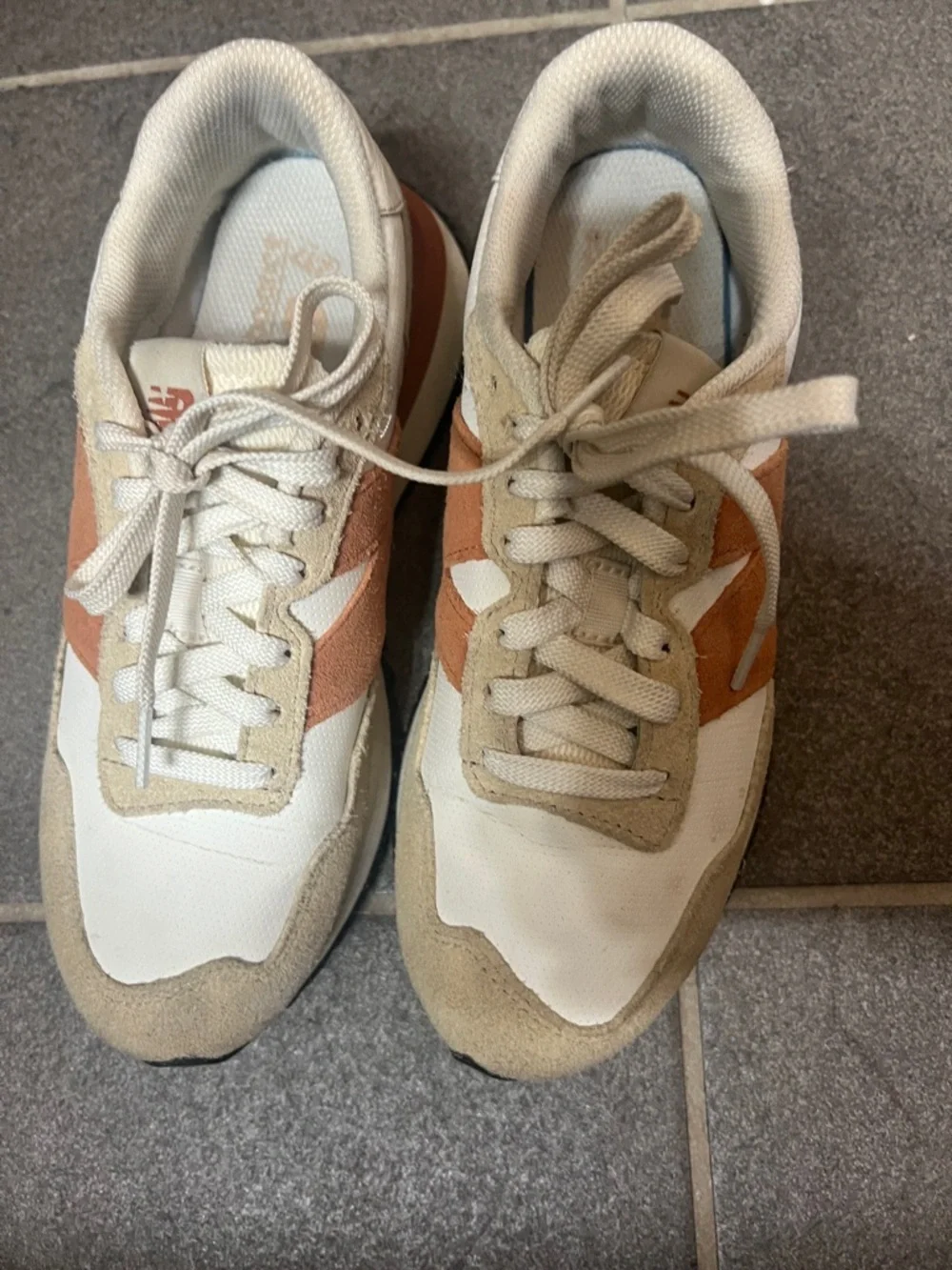 New Balance  Heritage Runners sneakers Sz 7 gym trails running outdoor